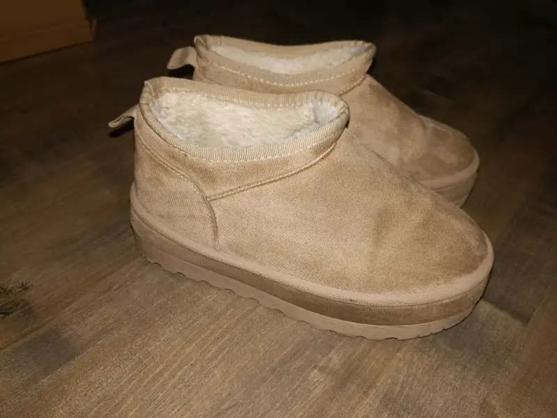 Botines de gamuza beige con forro interior - 3
