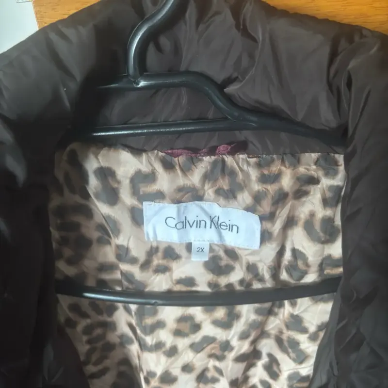 Parka  de pluma Calvin Klein  color chocolate - 2
