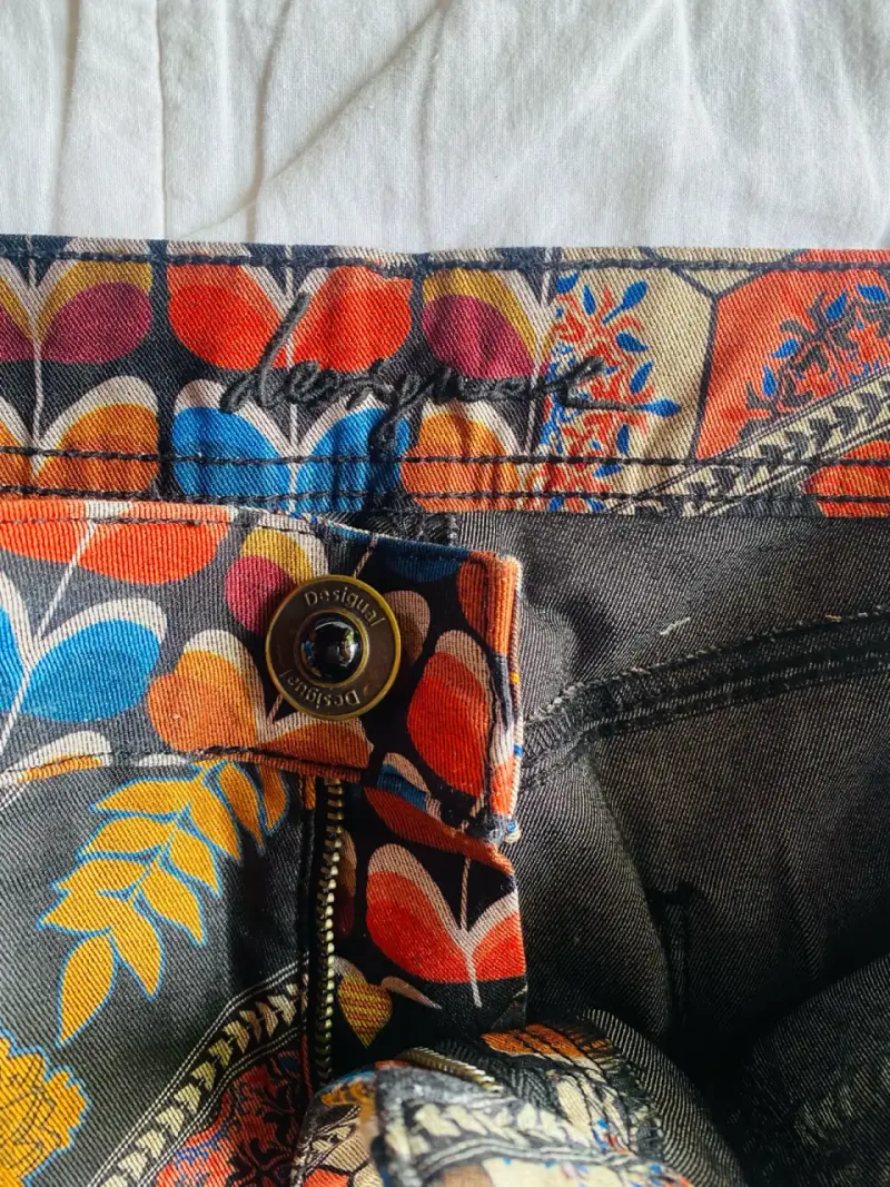 Pantalones estampados multicolor de diseño único - 2