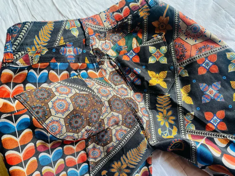 Pantalones estampados multicolor de diseño único - 3