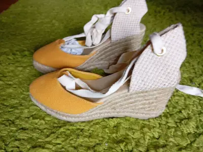 Se venden sandalias - miniatura 1