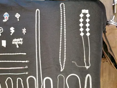 Lote de joyería de plata con collares y pulseras - miniatura 4