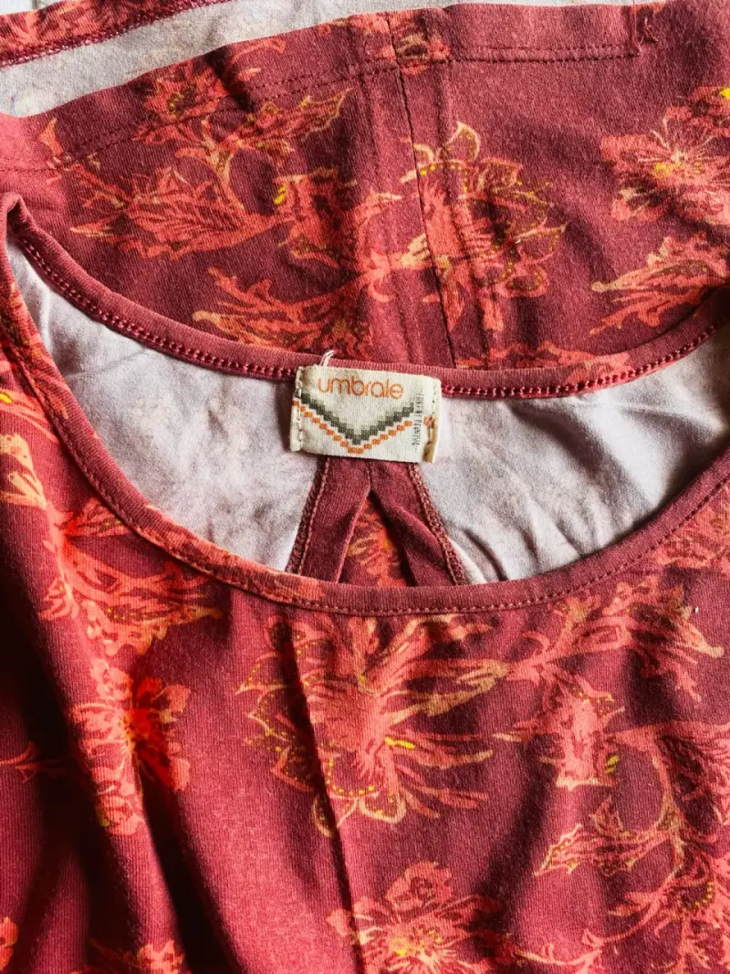 Blusa sin mangas Umbrale floral roja - 3