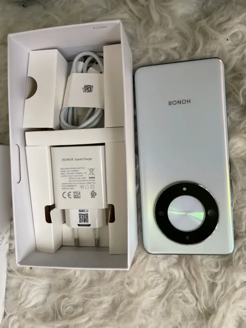 Smartphone Honor con pantalla dañada - 1