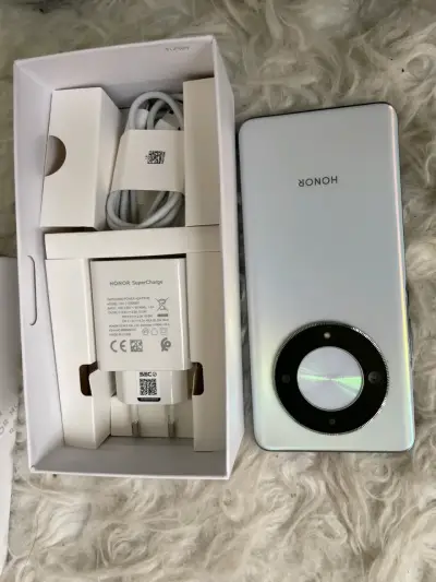 Smartphone Honor con pantalla dañada - miniatura 1