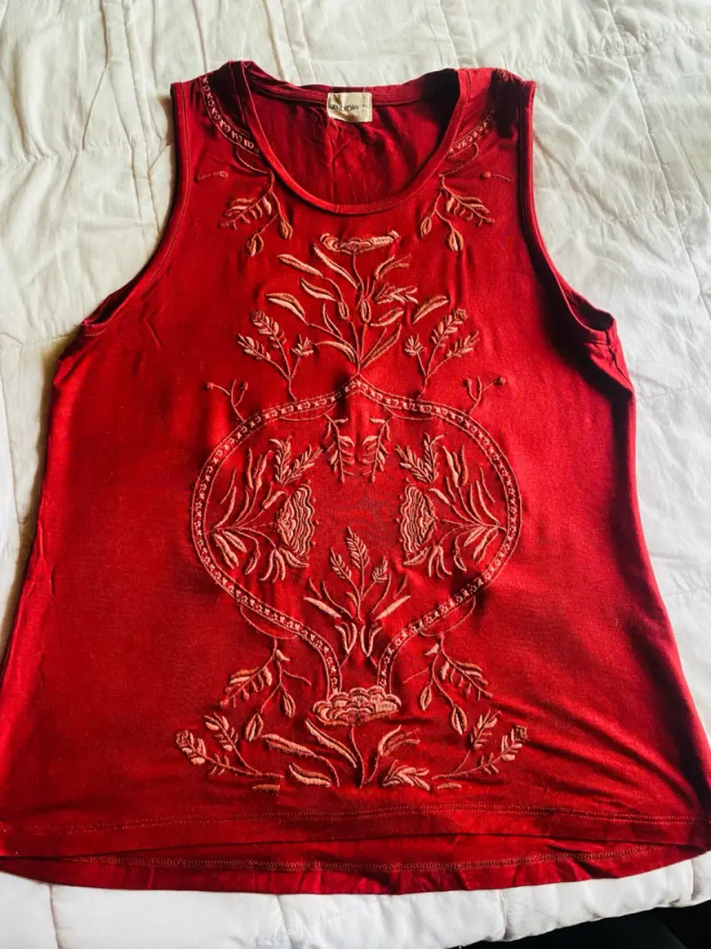 Polera sin mangas roja con bordado Umbrale - 1