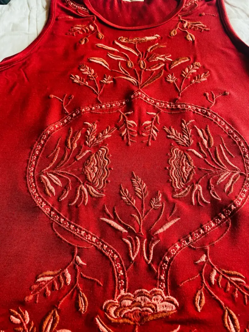 Polera sin mangas roja con bordado Umbrale - 3