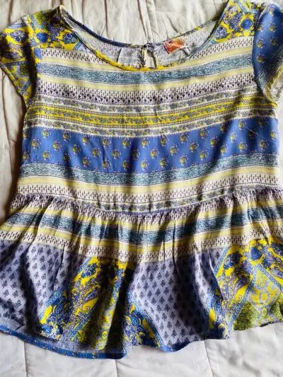 Blusa estampada multicolor para mujer - miniatura 2