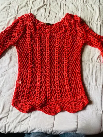 Suéter tejido rojo de encaje para mujer - miniatura 1