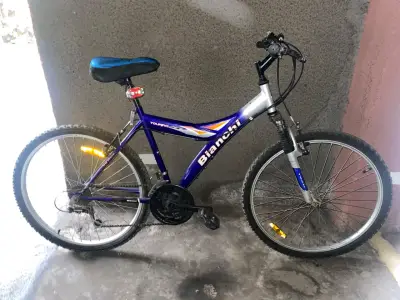 Bicicleta Bianchi Touring con Casco - miniatura 3