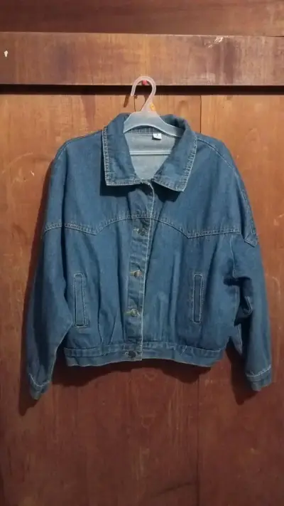 Chaqueta de mezclilla azul para mujer - miniatura 1