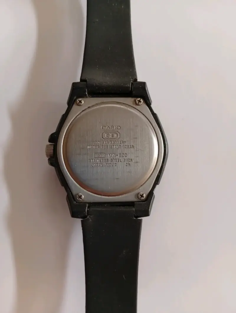 Reloj Casio resistente al agua con batería de 10 años - 2