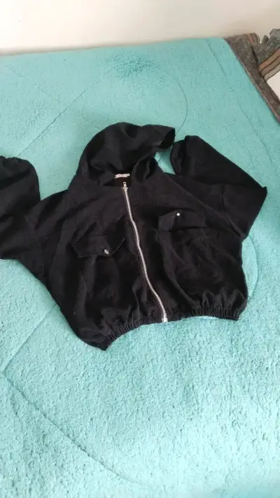 Chaqueta corta negra con capucha Z&L - miniatura 1