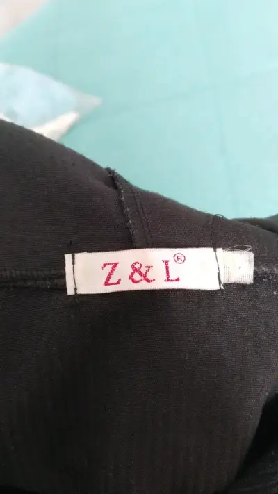 Chaqueta corta negra con capucha Z&L - miniatura 3