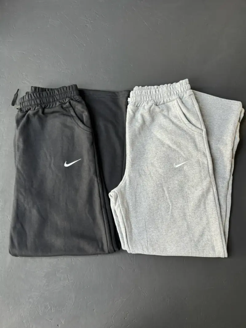 Pantalones deportivos Nike negros y grises - 1