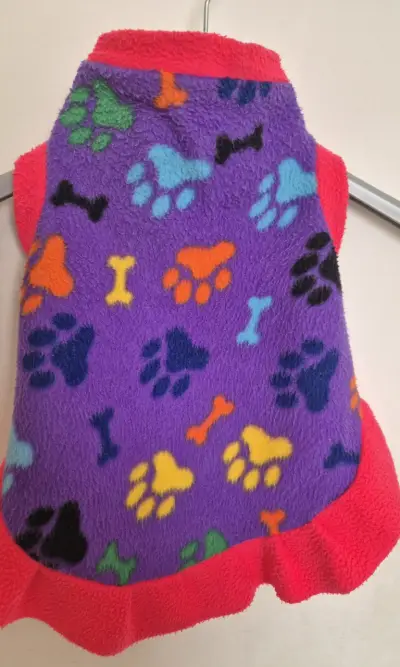Abrigo polar para perro con diseño de huellas - miniatura 1