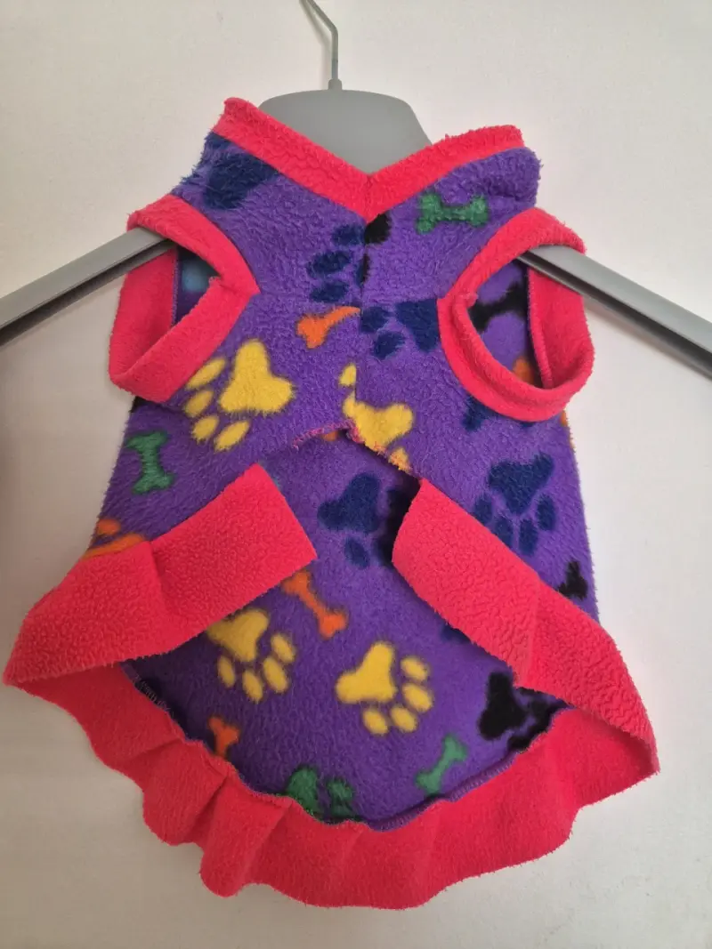 Abrigo polar para perro con diseño de huellas - 2