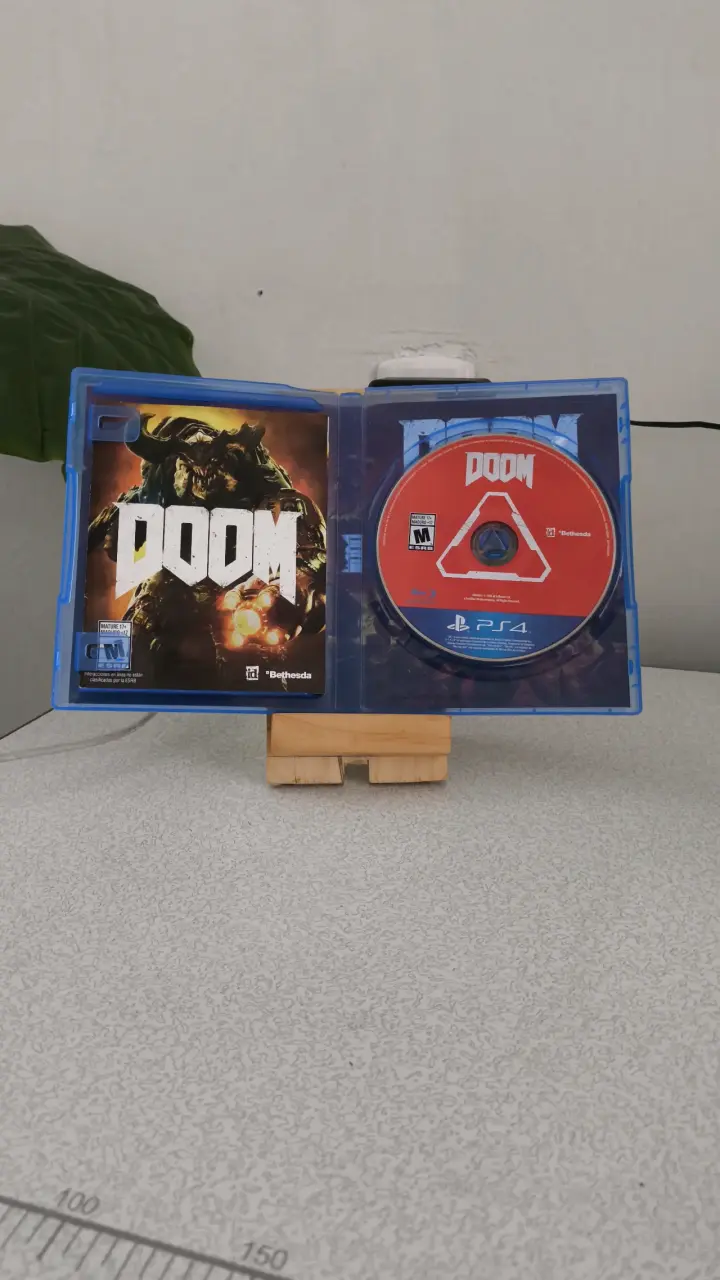 Juego DOOM para PS4 en buen estado - 2