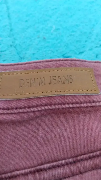 Jeans rojos de mezclilla para mujer talla 40 - miniatura 3