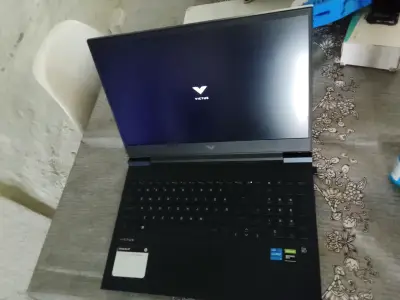 Laptop HP Victus con Intel Core i5 y GeForce GTX - miniatura 2