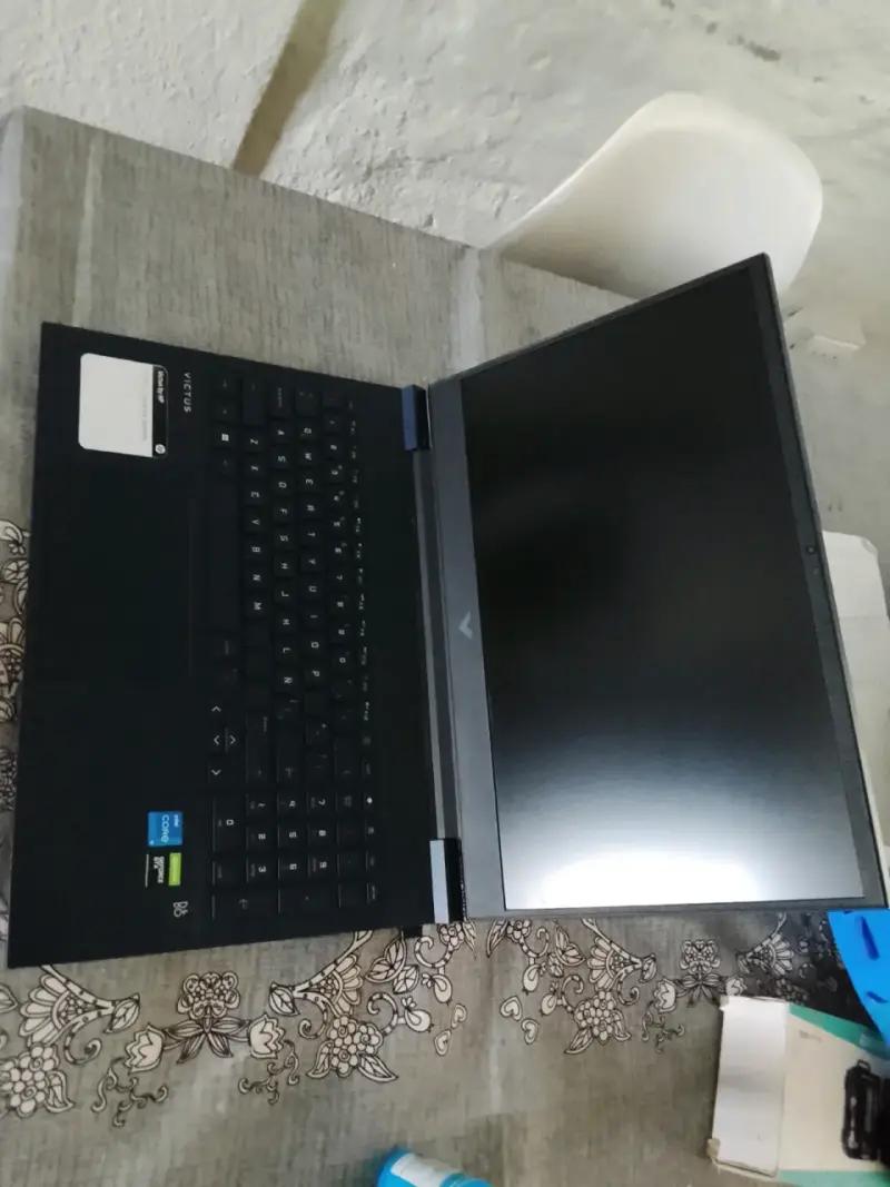Laptop HP Victus con Intel Core i5 y GeForce GTX - 3