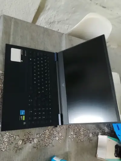 Laptop HP Victus con Intel Core i5 y GeForce GTX - miniatura 3