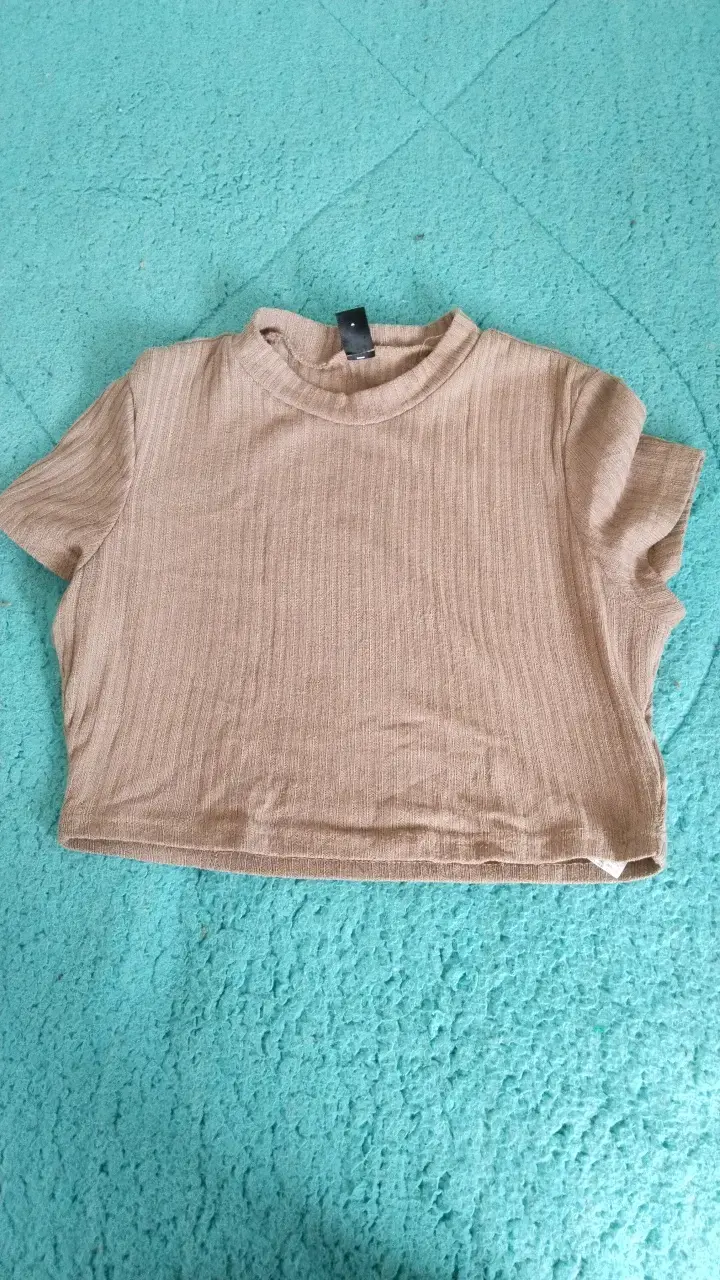 Pack de poleras cortas beige y negro - 2