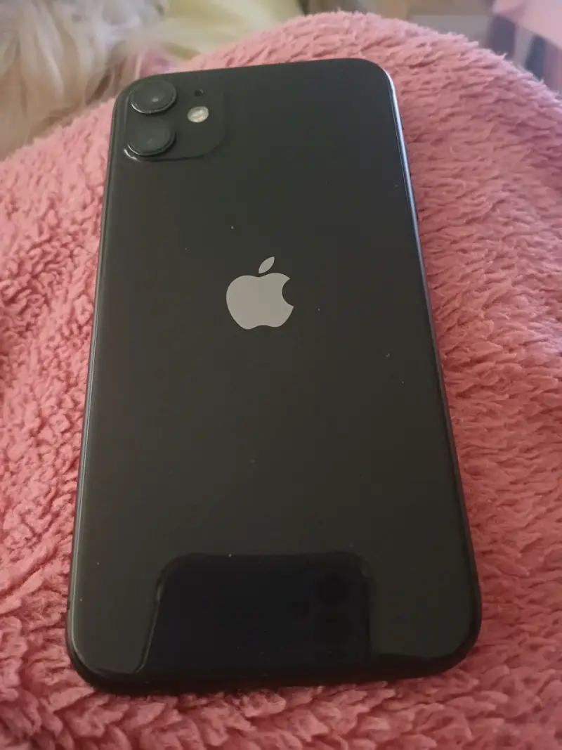 iPhone 11 Negro 128GB en Buen Estado - 2