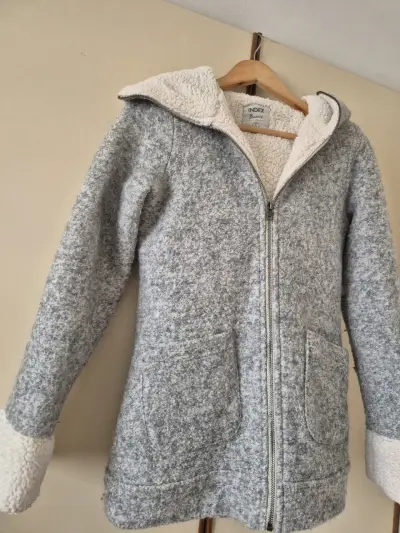 Chaqueta de lana gris con capucha y forro polar - miniatura 3