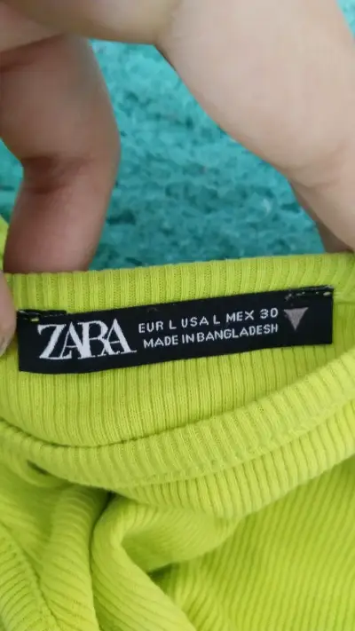 Crop top verde lima  Zara en buen estado - miniatura 3