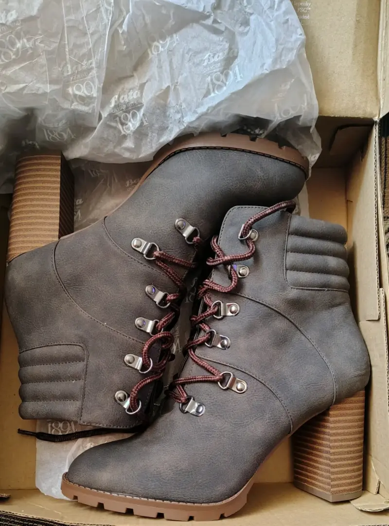 Botines de cuero marrón con tacón alto Bata - 1