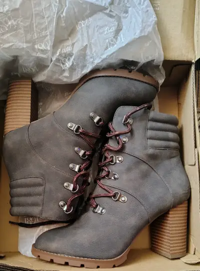 Botines de cuero marrón con tacón alto Bata - miniatura 1