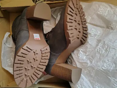 Botines de cuero marrón con tacón alto Bata - miniatura 3