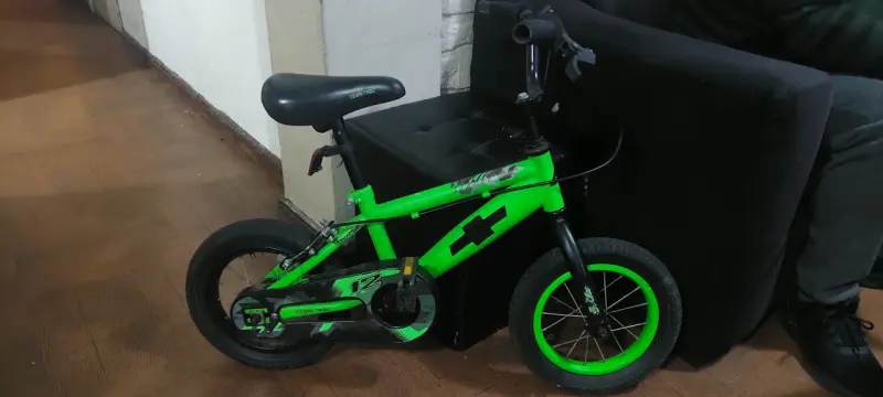 Bicicleta infantil verde Ozark Trail 12 pulgadas - 2