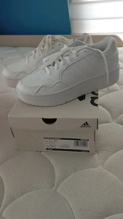 Zapatillas blancas Adidas Hoops 3.0 Bold J - miniatura 1