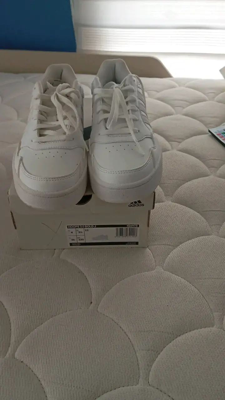 Zapatillas blancas Adidas Hoops 3.0 Bold J - 2