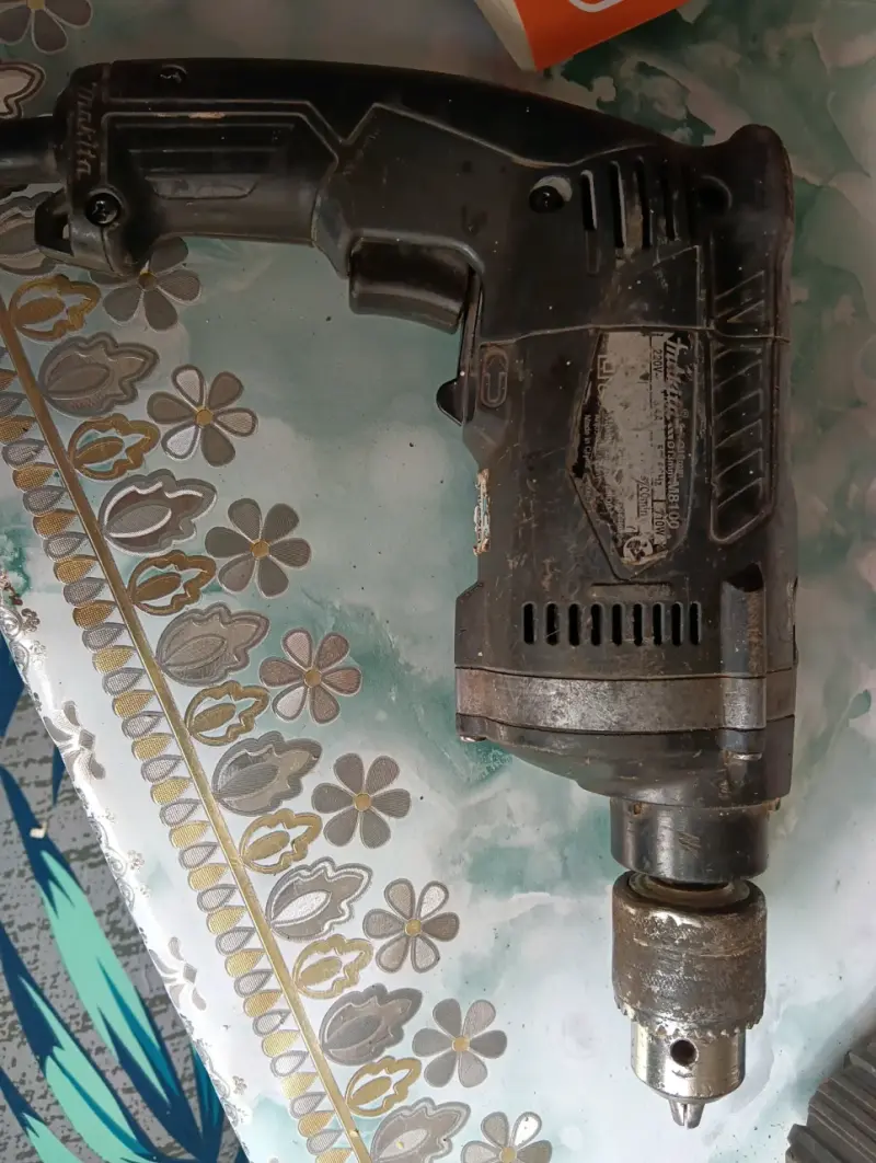 Taladro eléctrico Makita usado en buen estado - 2