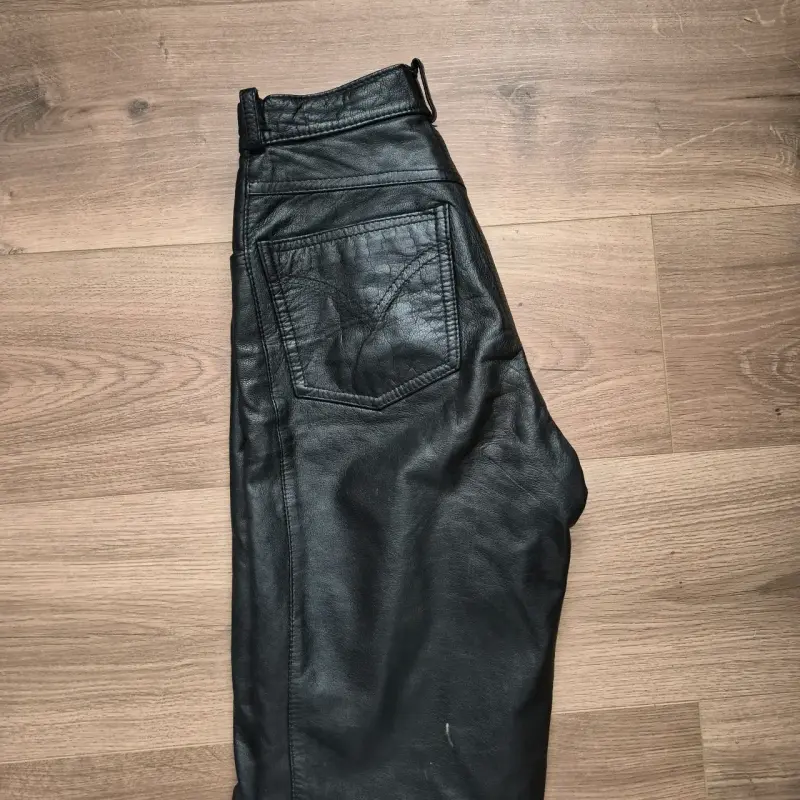 Pantalones de cuero negro talla 38 - 2