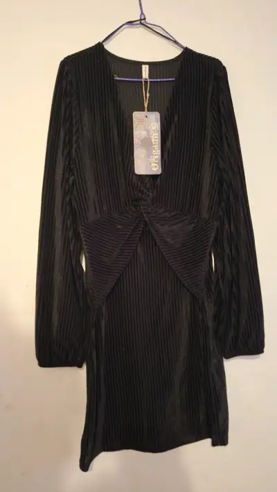 Vestido negro de terciopelo con nudo marca Origami - miniatura 1