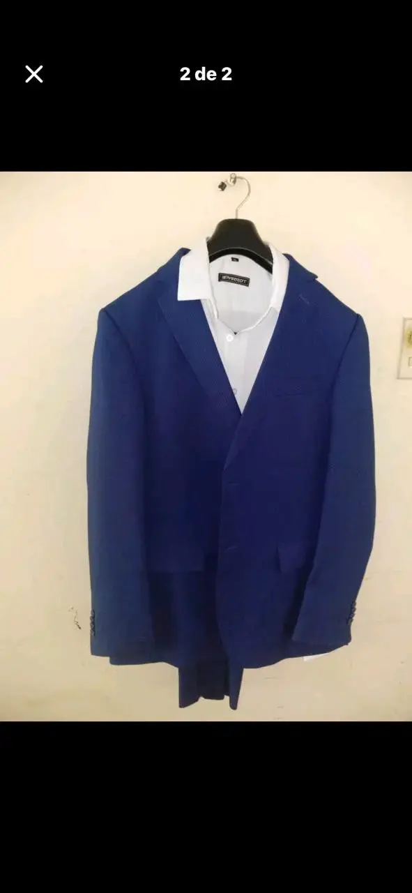 Traje azul para hombre con camisa blanca - 1