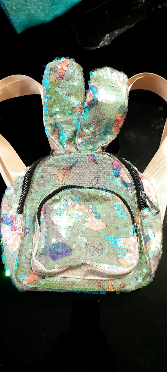 Mochila infantil con lentejuelas y orejas
