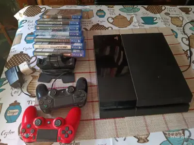 Consola PlayStation 4 con juegos y controles - miniatura 3