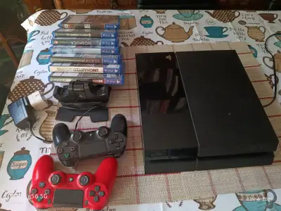 Consola PlayStation 4 con juegos y controles - miniatura 4