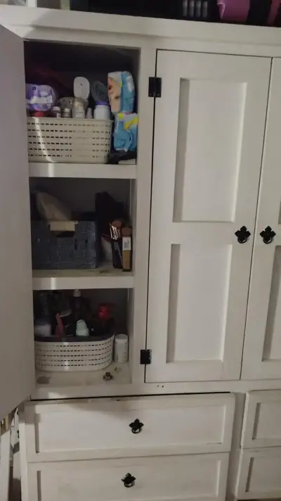 Armario de madera blanco con múltiples compartimentos - miniatura 2