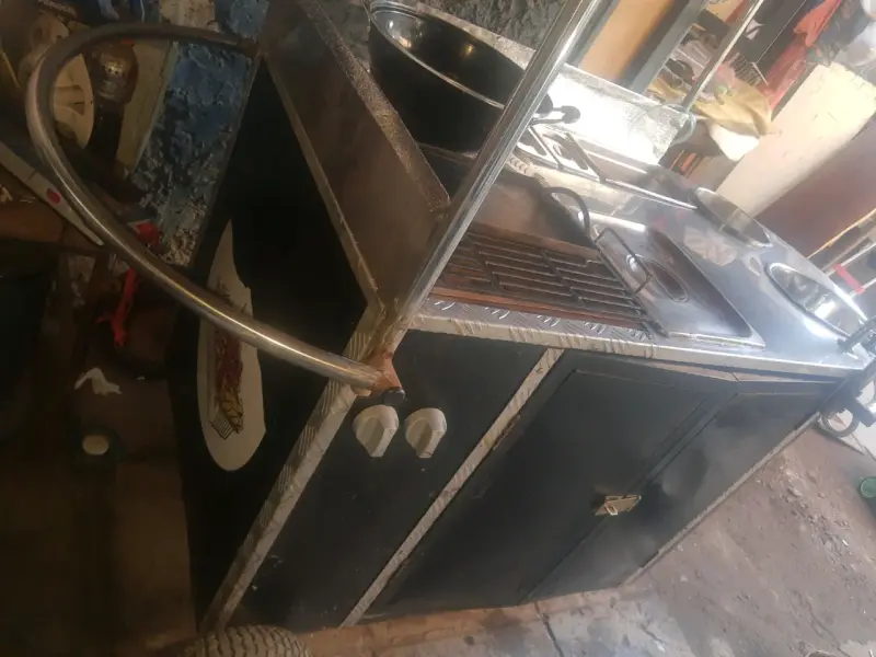 Carro de Comida Rápida con Parrilla y Fregadero - 4