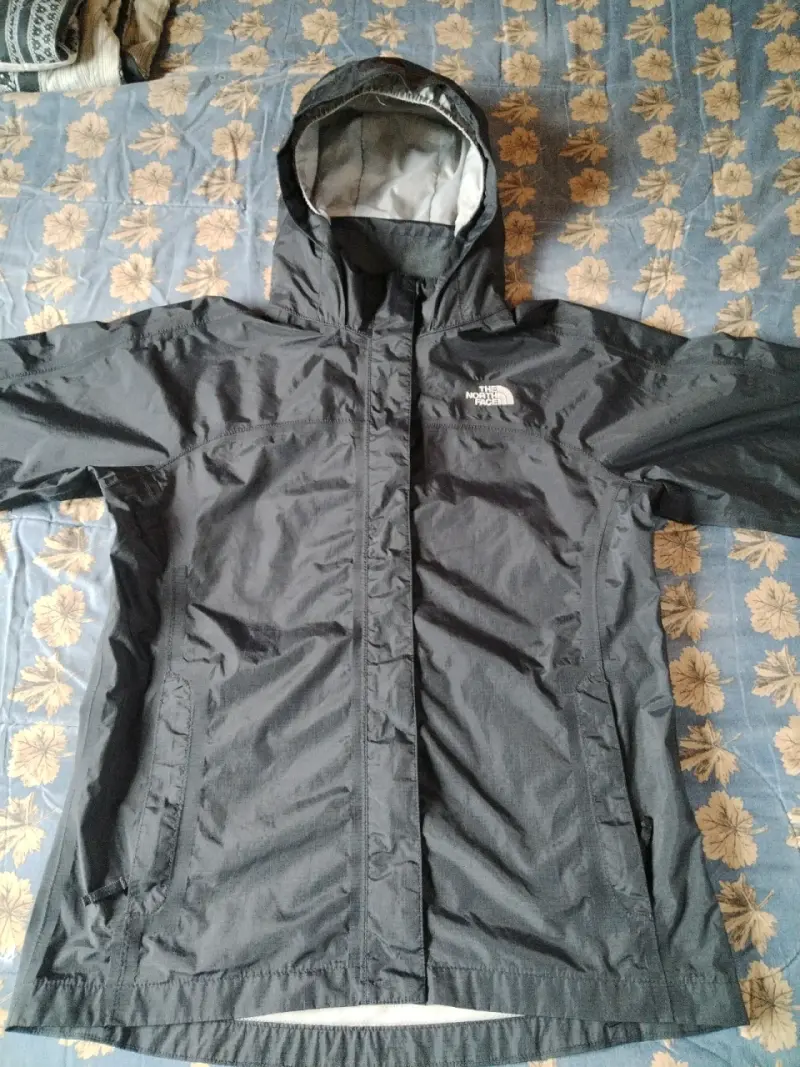 Chaqueta impermeable de mujerThe North Face negra - 1