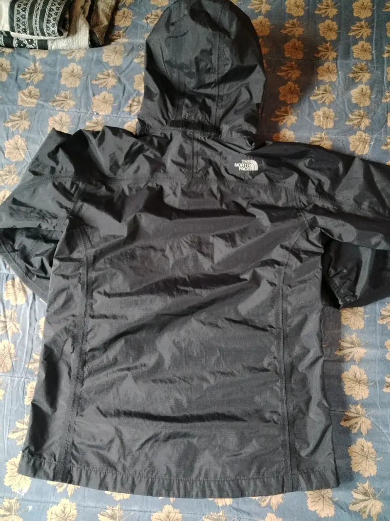 Chaqueta impermeable de mujerThe North Face negra - 3