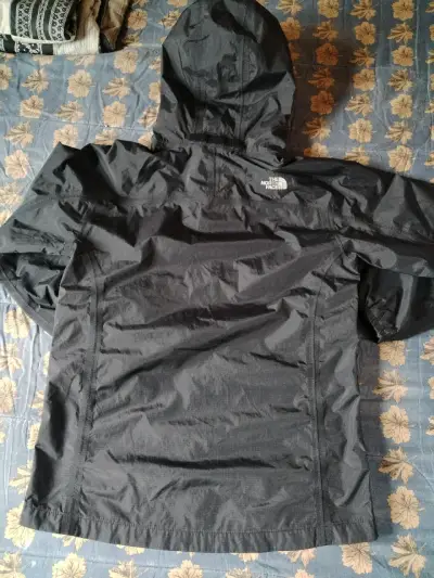 Chaqueta impermeable de mujerThe North Face negra - miniatura 3