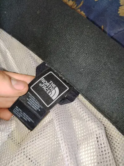 Chaqueta impermeable de mujerThe North Face negra - miniatura 4