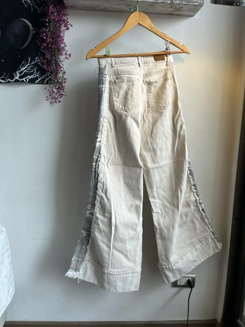 Pantalones beige con detalles camuflados Taitienne - 2